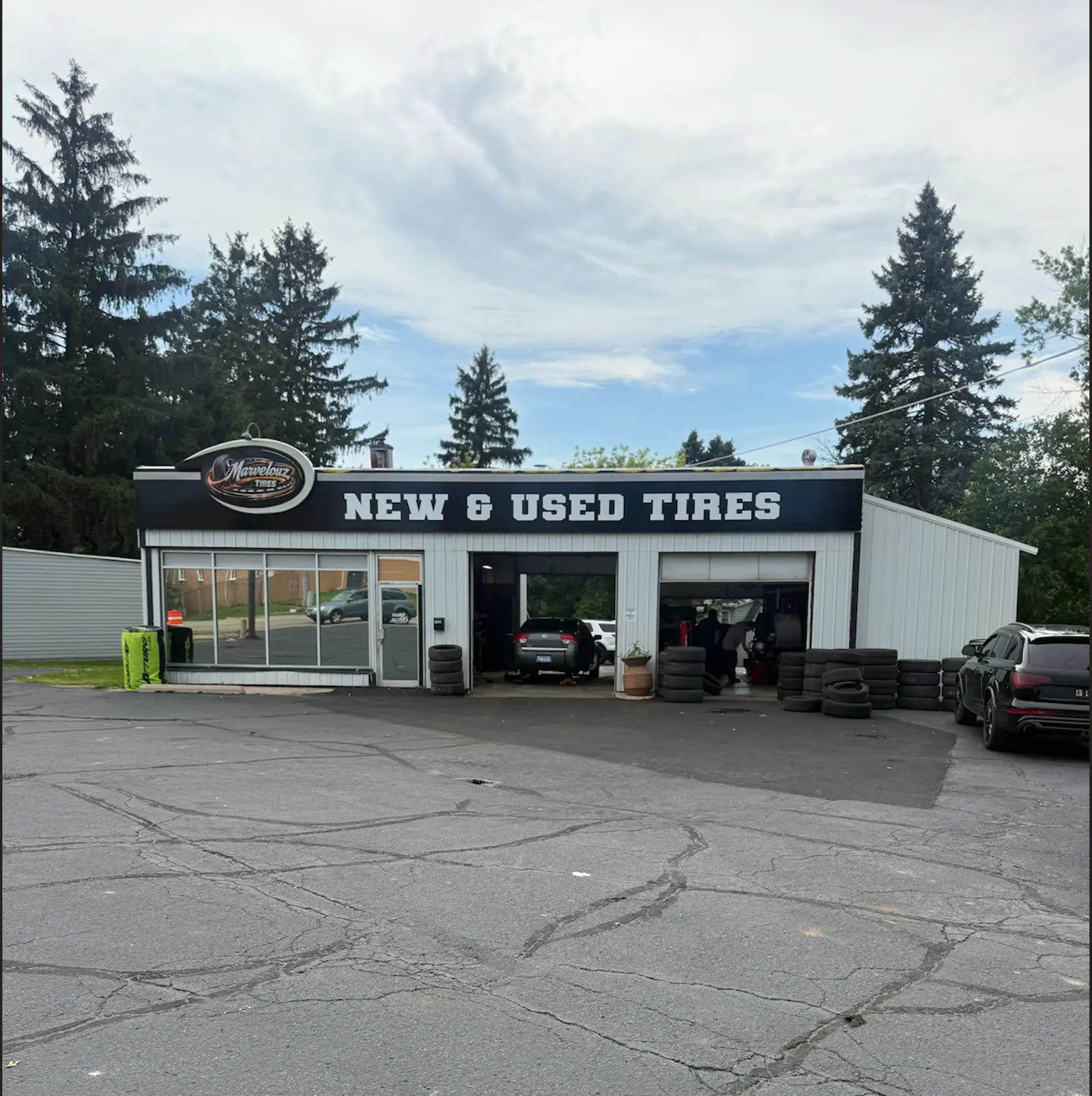 Marvelouz Tires storefront on East State St